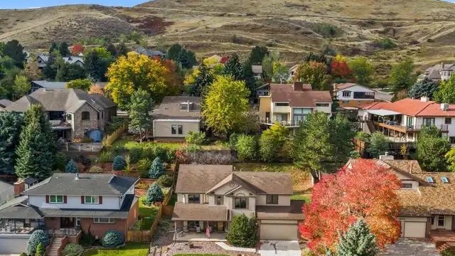 Green Mountain neighborhood and foothills in Lakewood Colorado